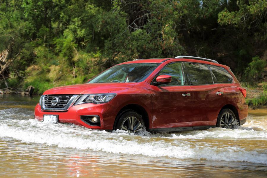  Nissan Pathfinder 2017 года  (AU) (фото 6 из 17)